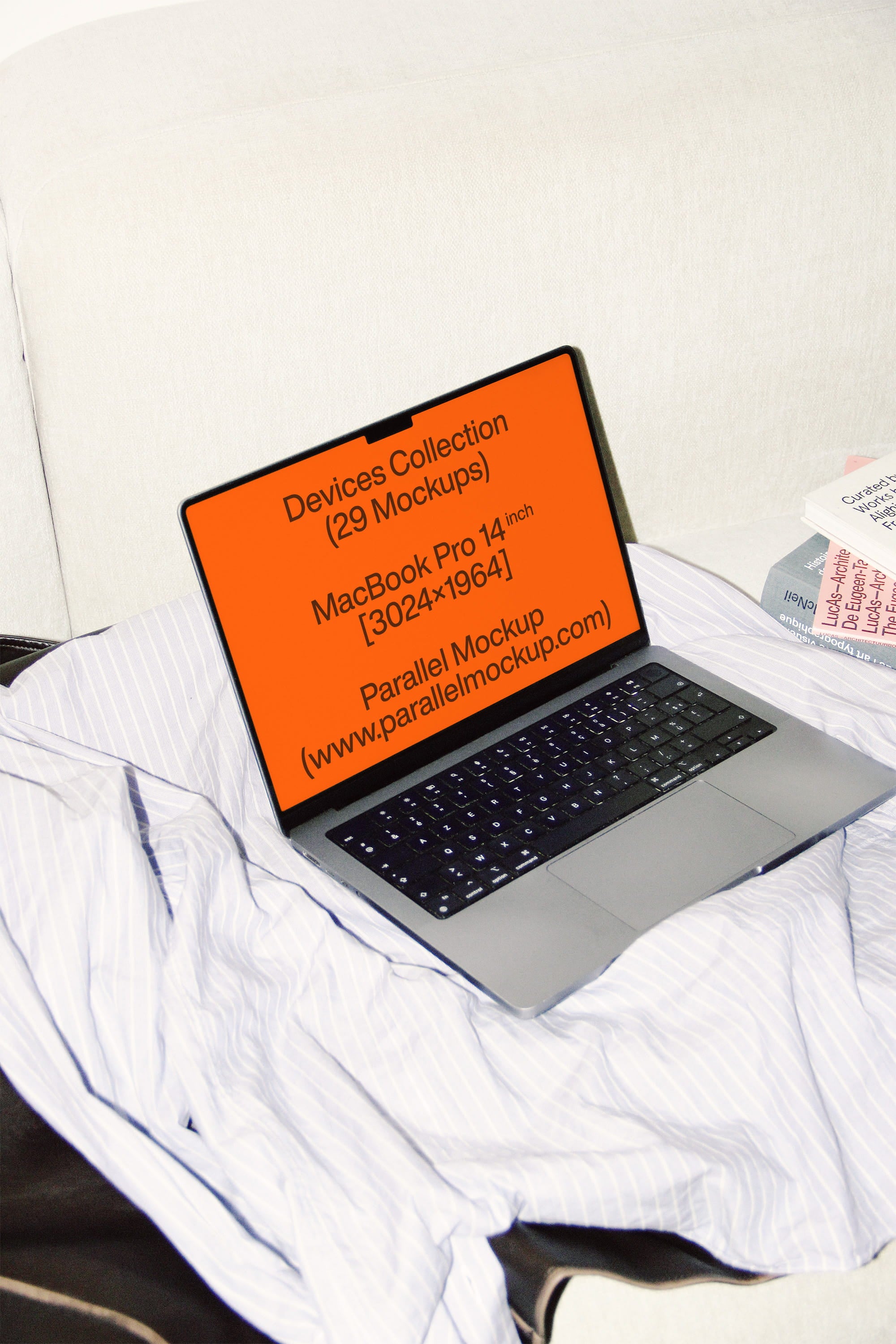 MacBook Mockup DE-A-02 Parallel Mockup