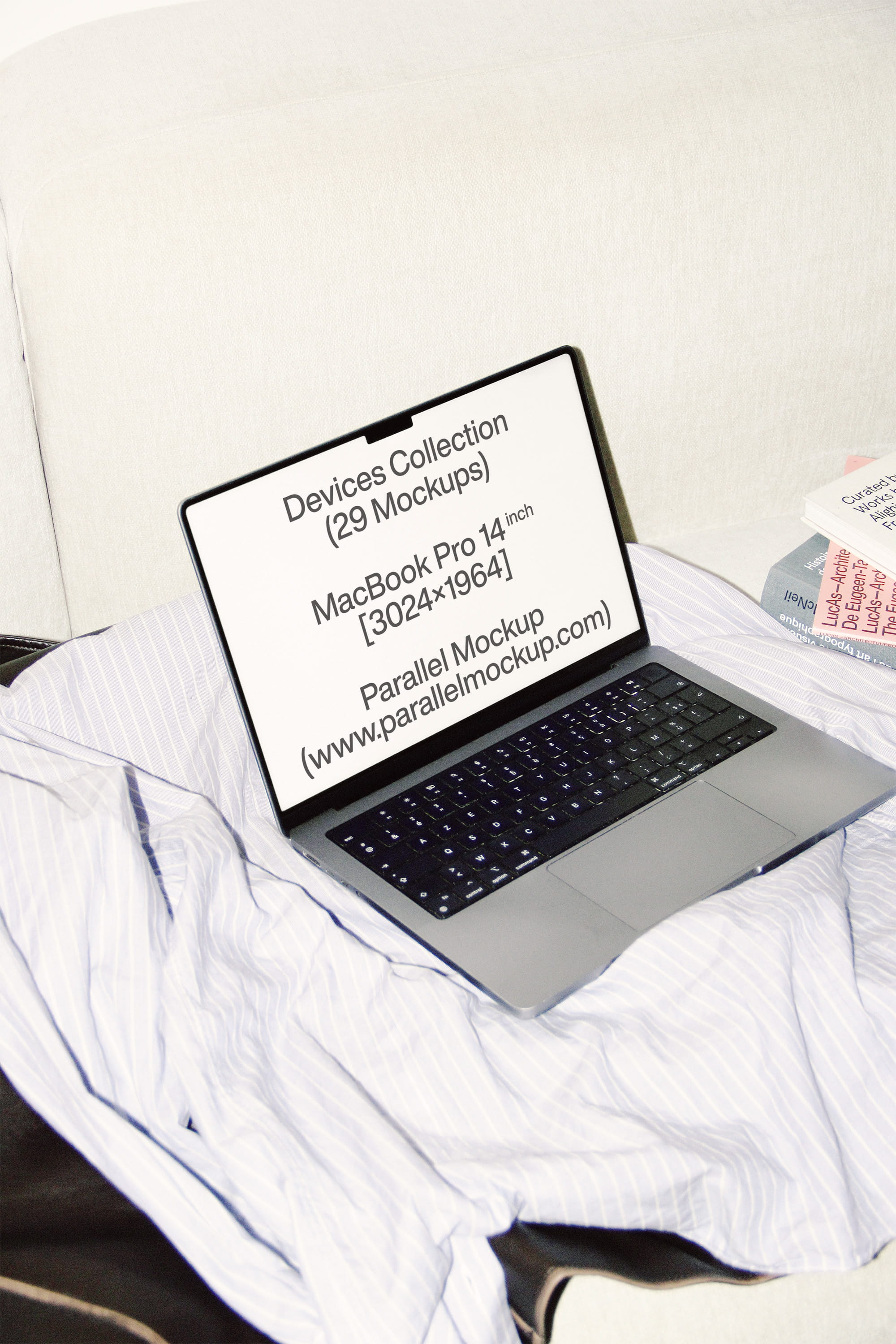 MacBook Mockup DE-A-02 Parallel Mockup