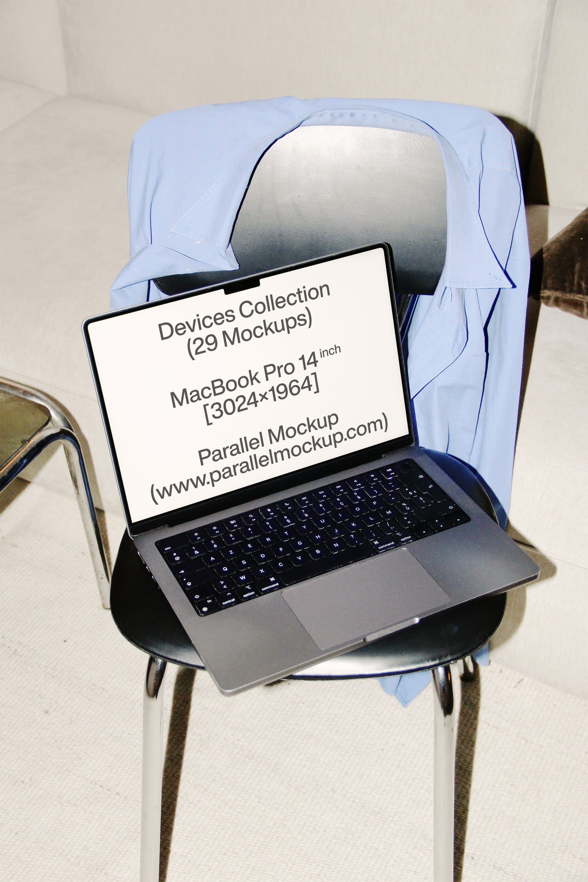 MacBook Mockup DE-A-22 Parallel Mockup