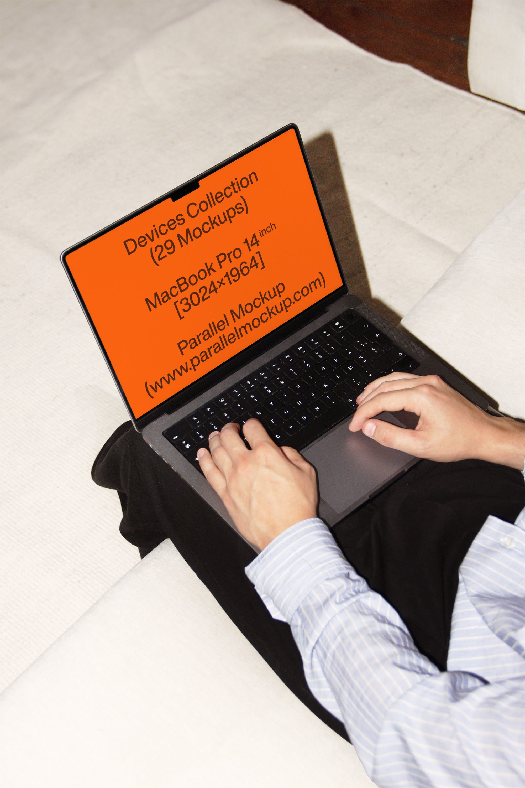 MacBook Mockup DE-A-24 Parallel Mockup