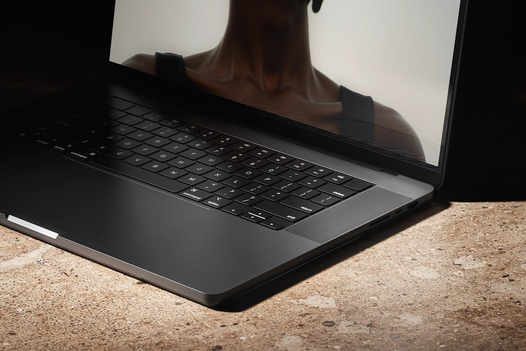 MacBook Pro 28 Ply