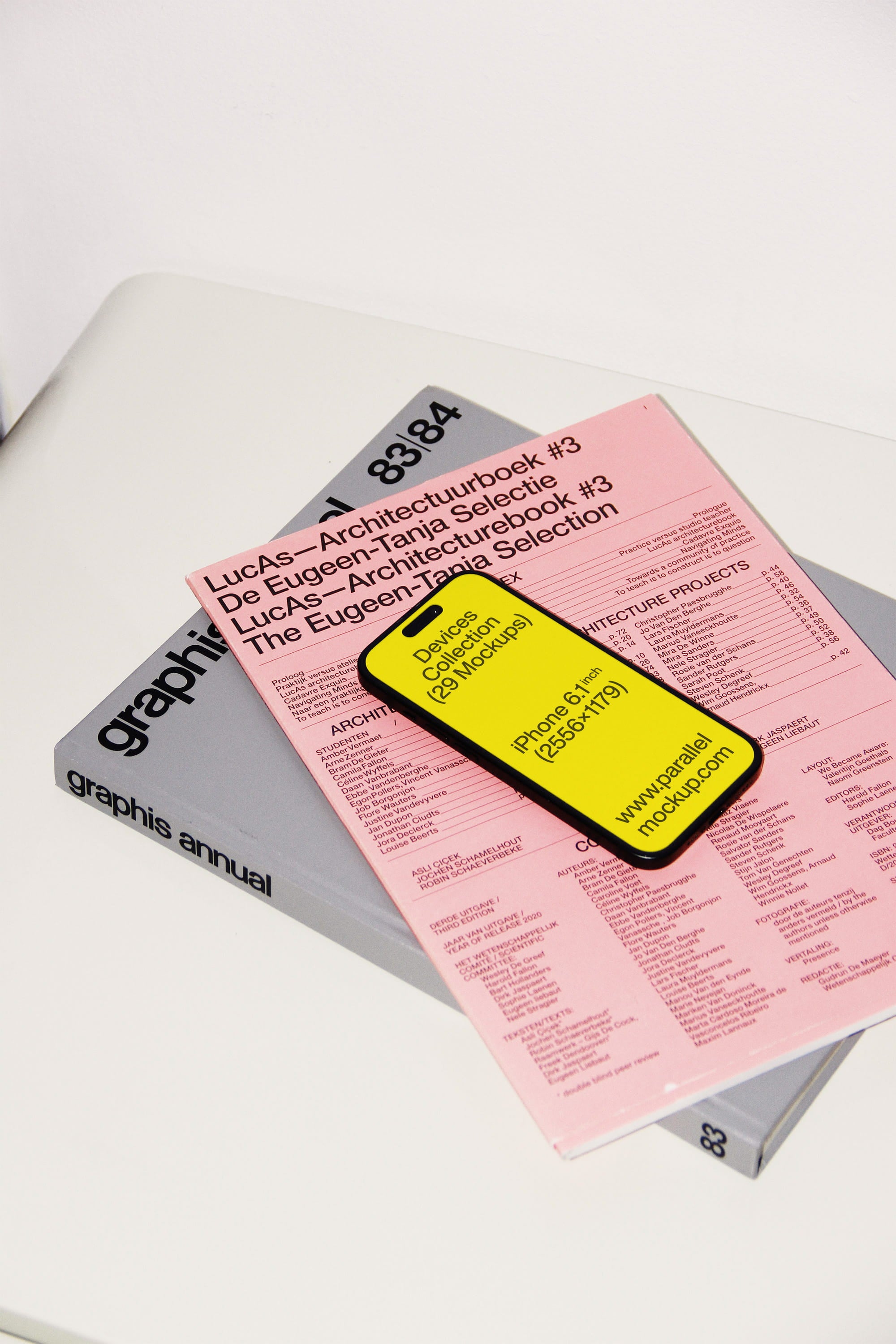 iPhone Mockup DE-A-12 Parallel Mockup