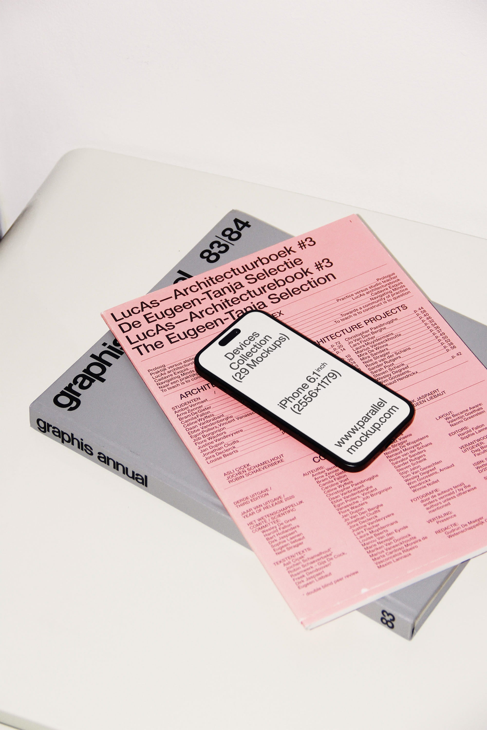 iPhone Mockup DE-A-12 Parallel Mockup