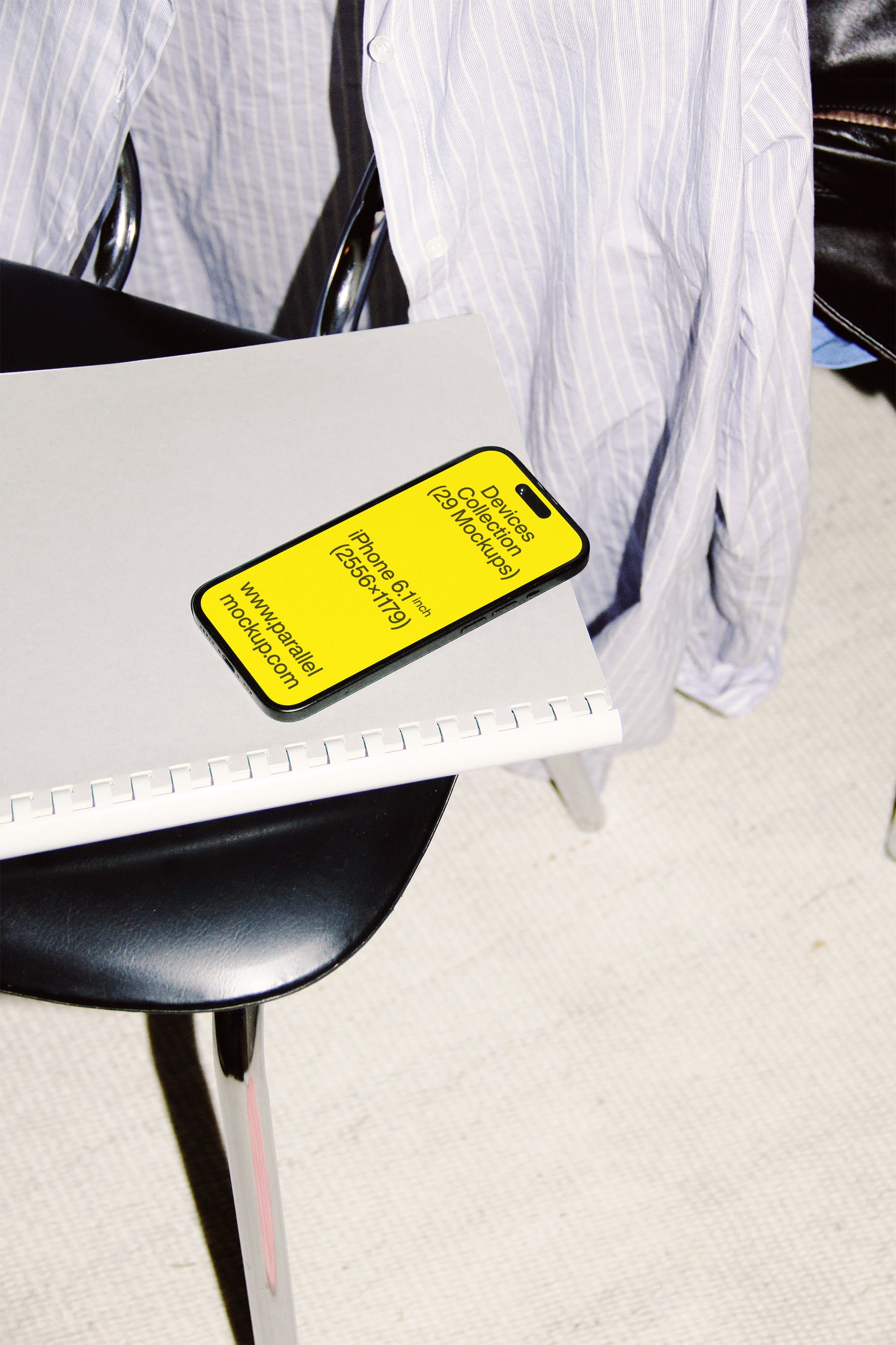 iPhone Mockup DE-A-15 Parallel Mockup