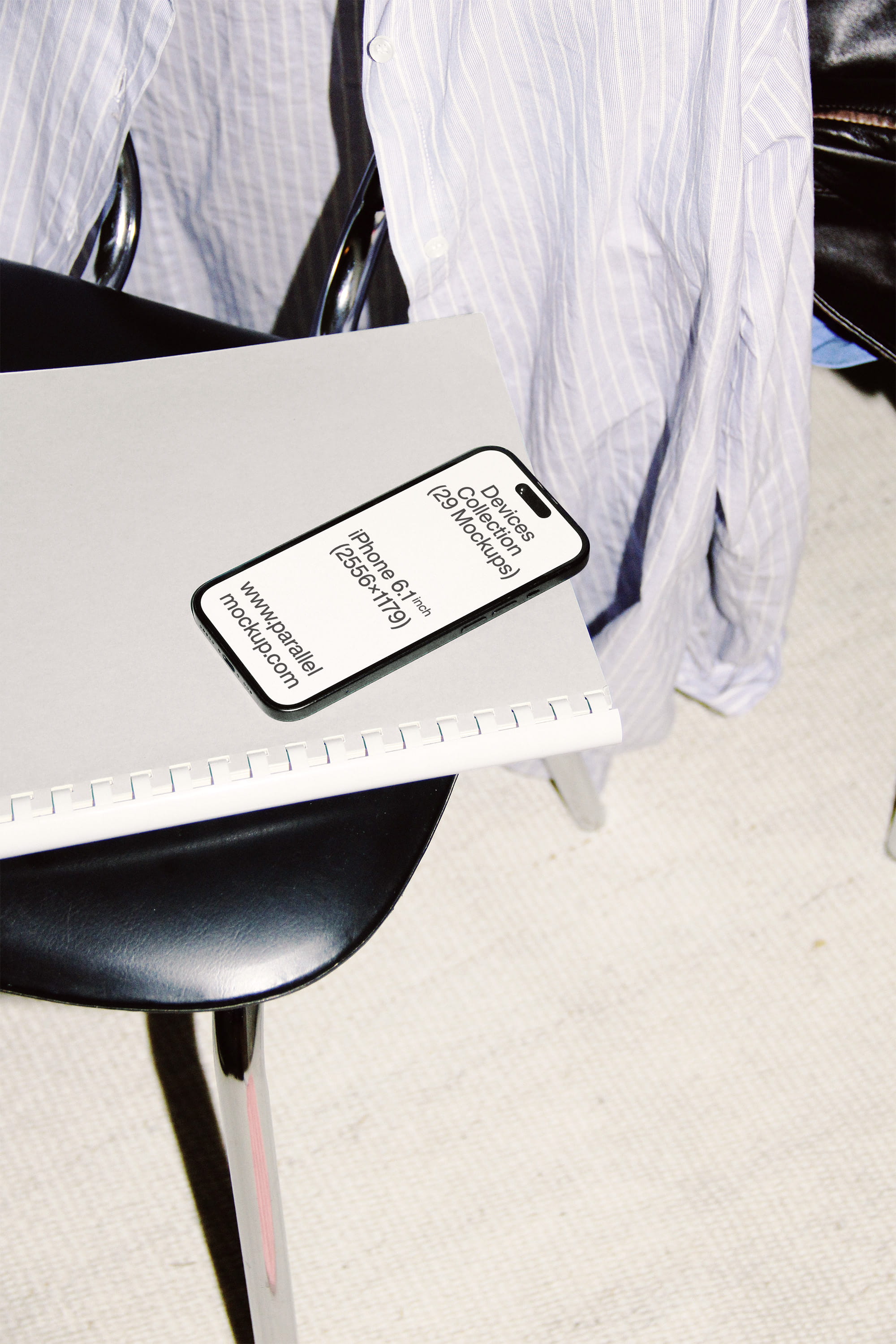 iPhone Mockup DE-A-15 Parallel Mockup