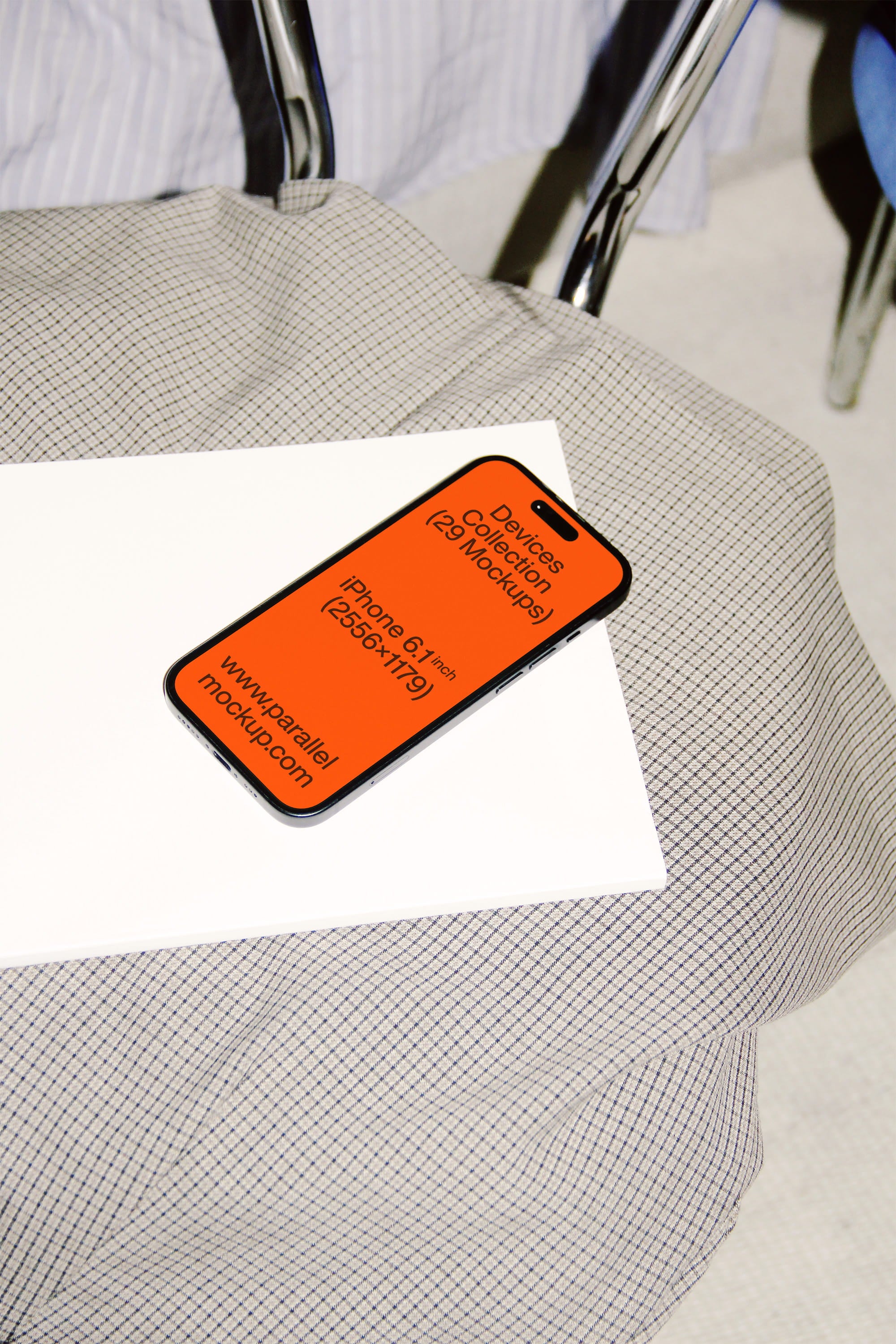 iPhone Mockup DE-A-16 Parallel Mockup