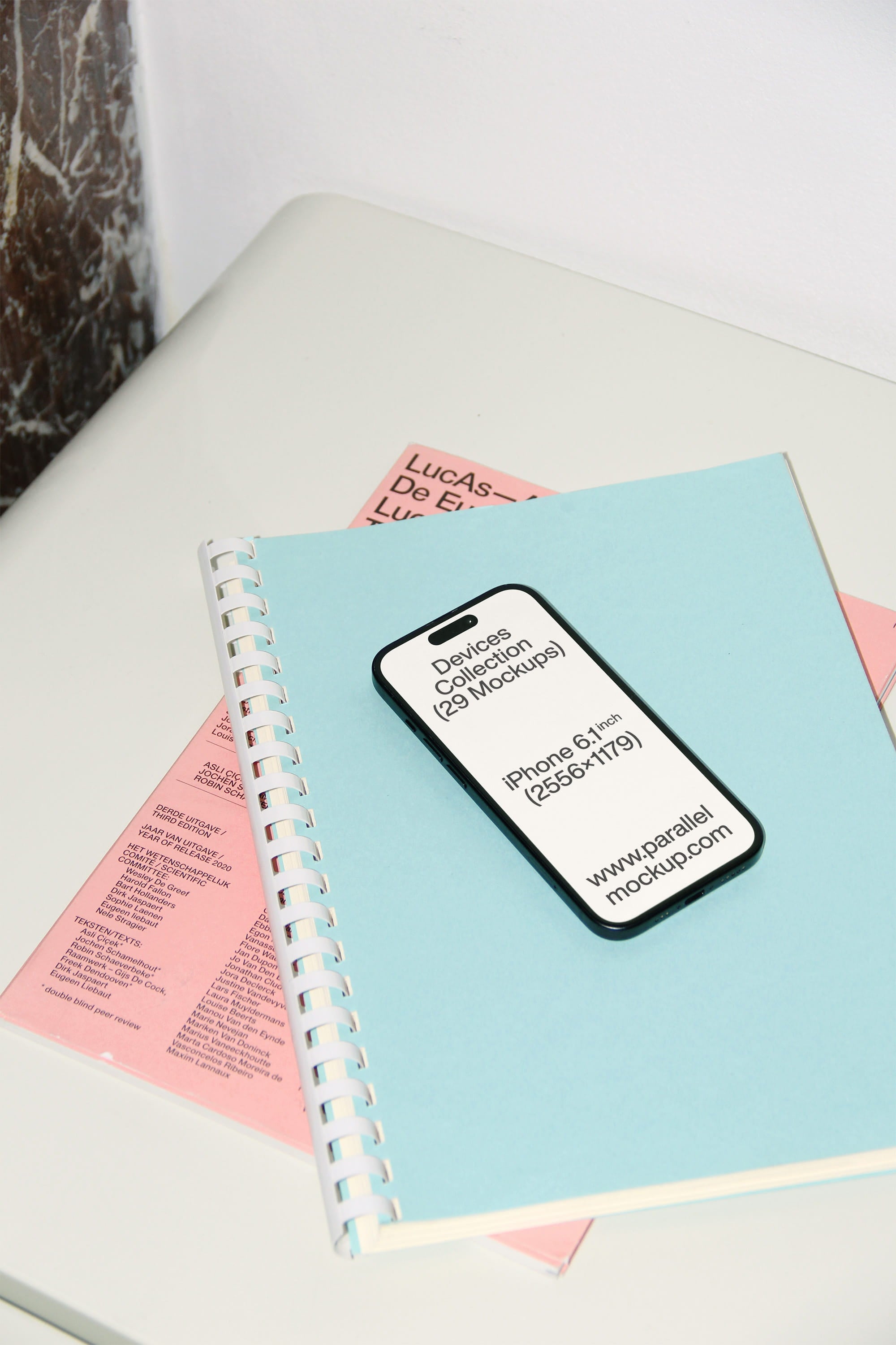 iPhone Mockup DE-A-26 Parallel Mockup